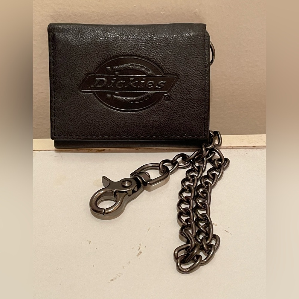 Dickies Men's Black Genuine Leather Trifold Chain Wallet